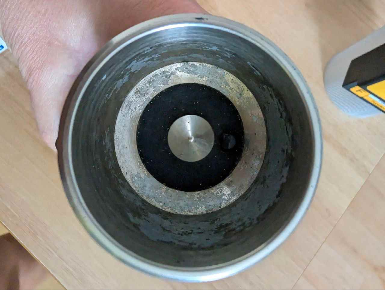 Як правильно доглядати за лабораторним обладнанням?